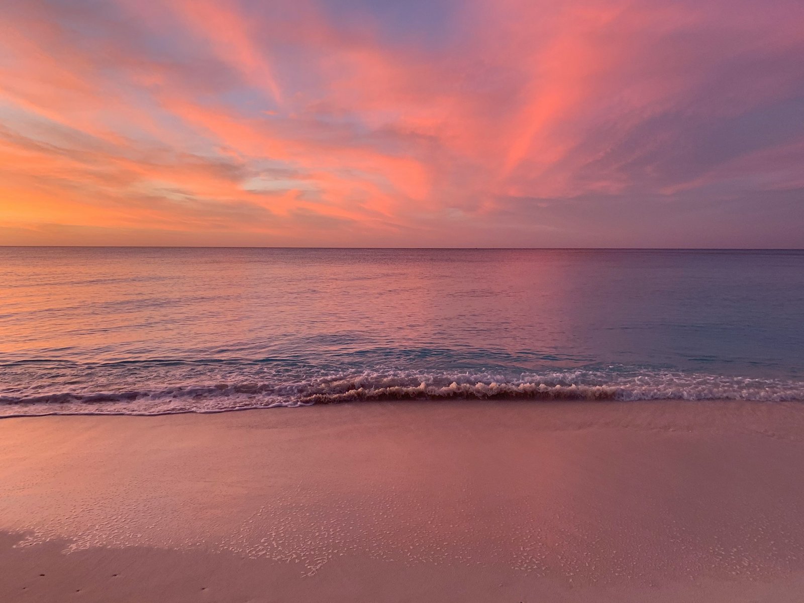 taoh-nichols-bahamas-pink-beach-unsplash
