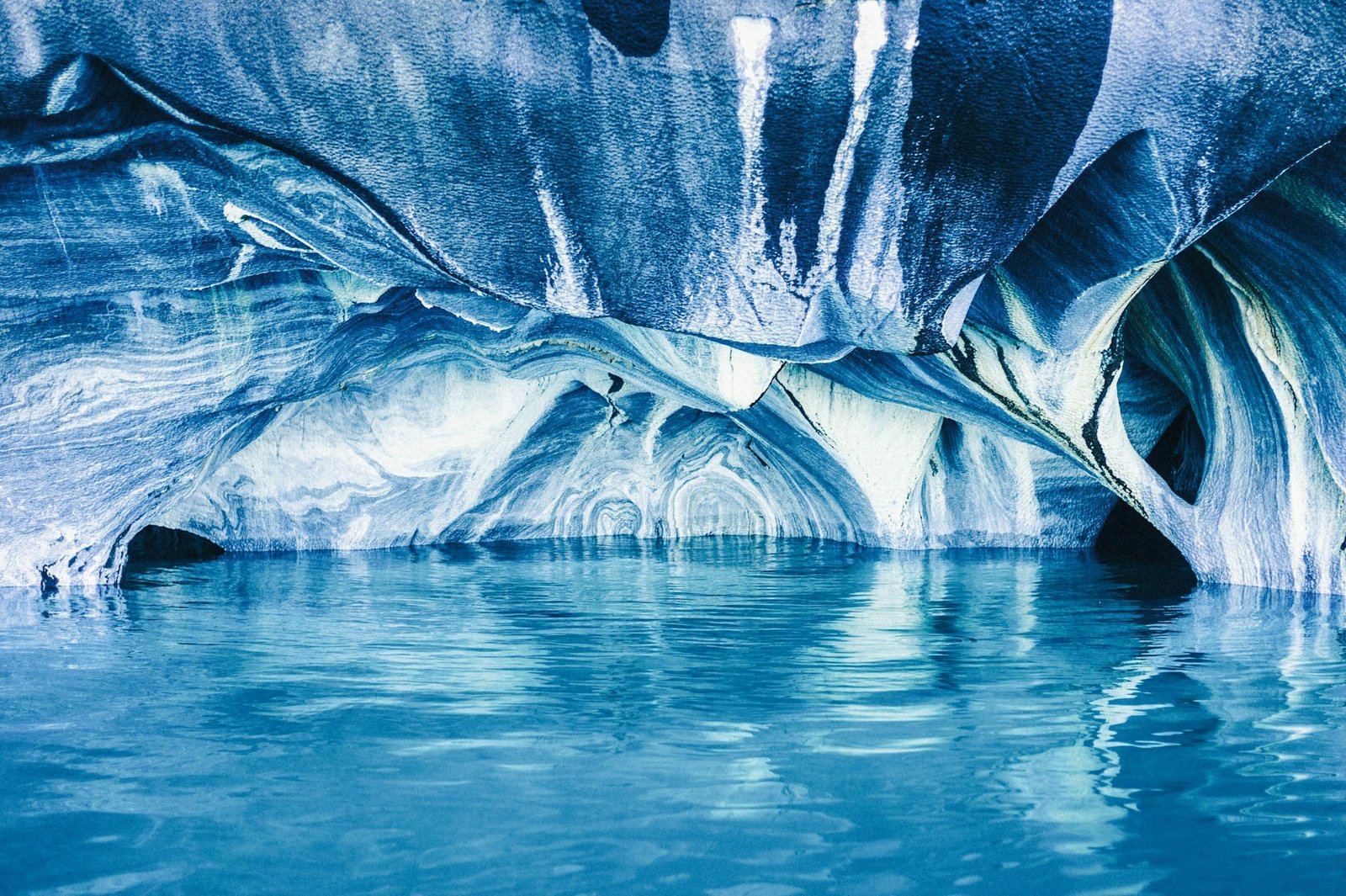 timothy-cohen-chile marble caves-unsplash