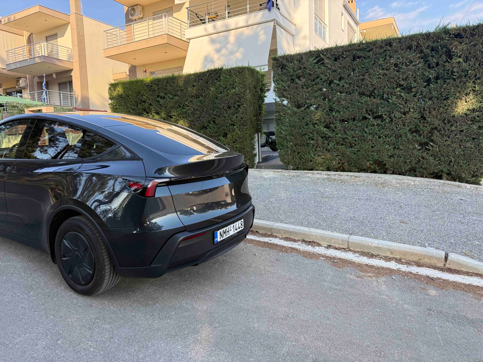 tesla-y-m-1