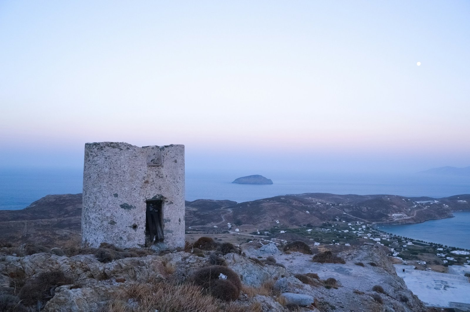 christos-andriopoulos-serifos-unsplash