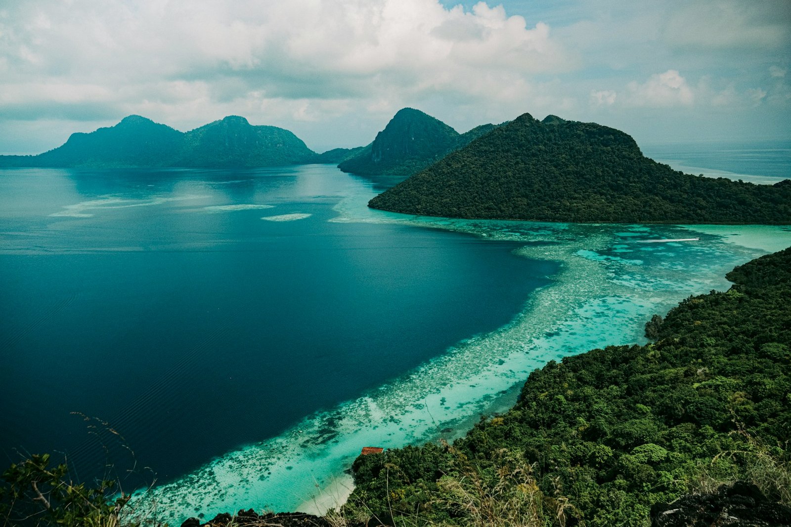 colin-meg-fiji-unsplash