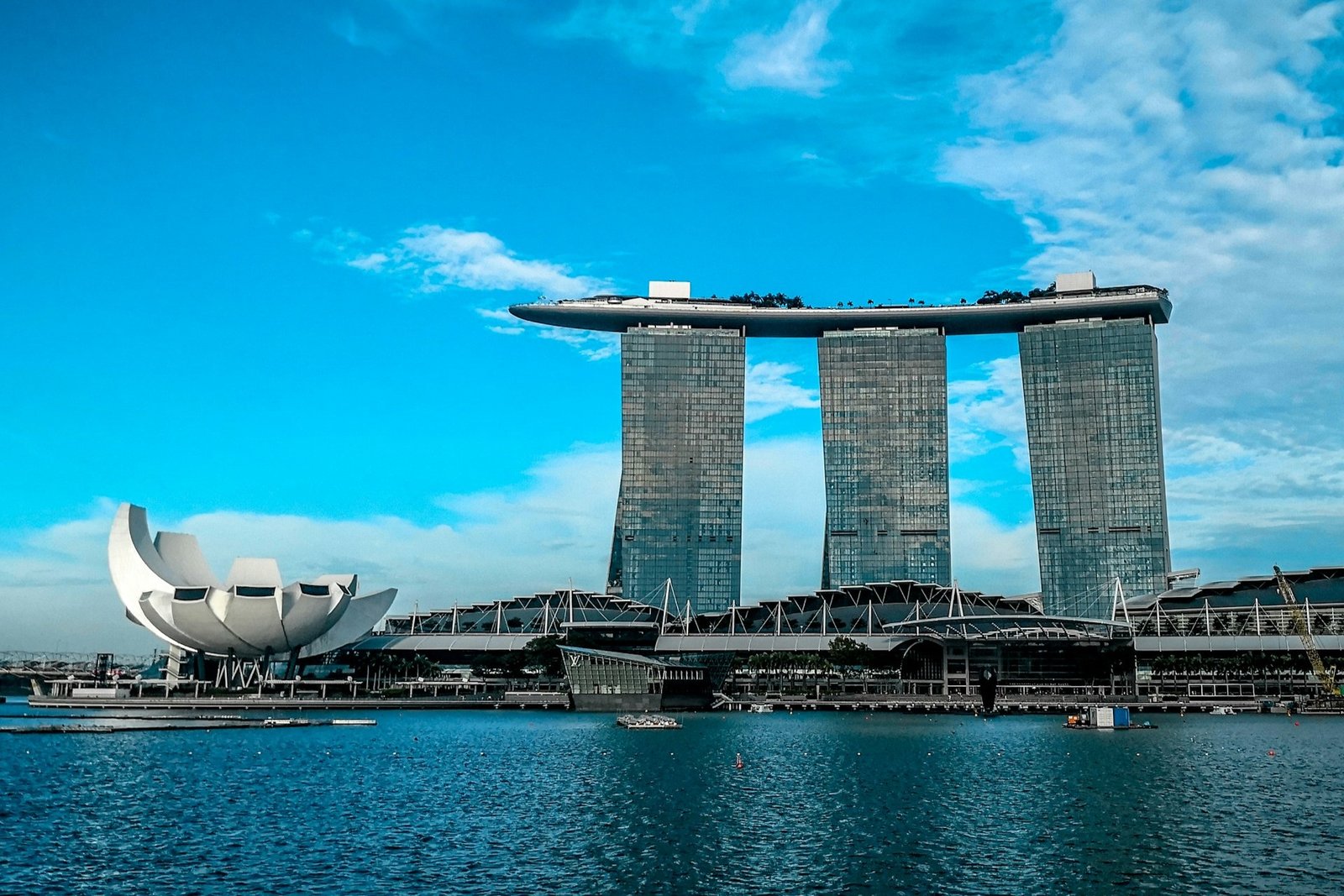 kelvin-zyteng-singapore-port-unsplash