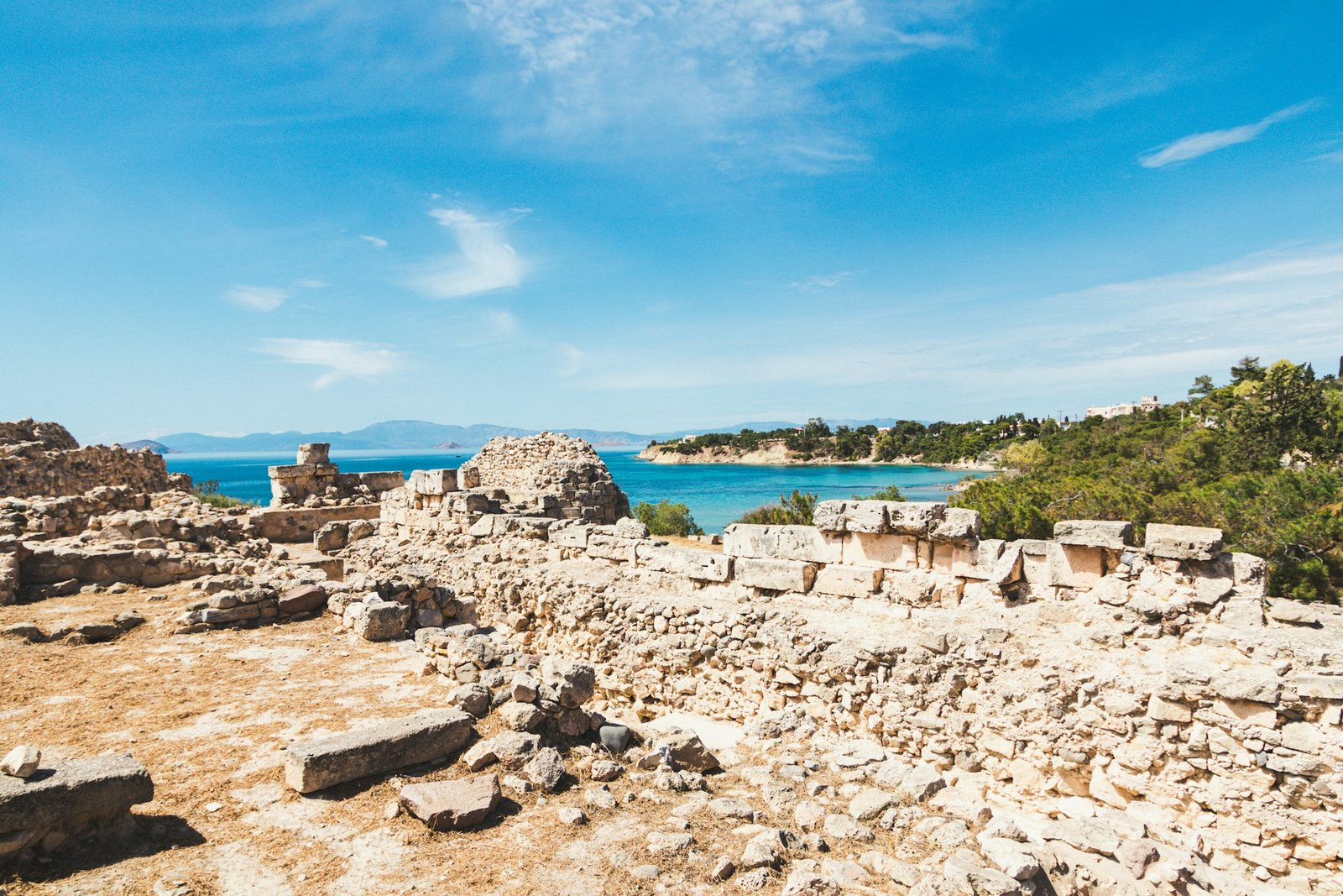 Η Αίγινα κρύβει έναν μικρό επίγειο παράδεισο – Η παραλία που πρέπει οπωσδήποτε να επισκεφθείτε