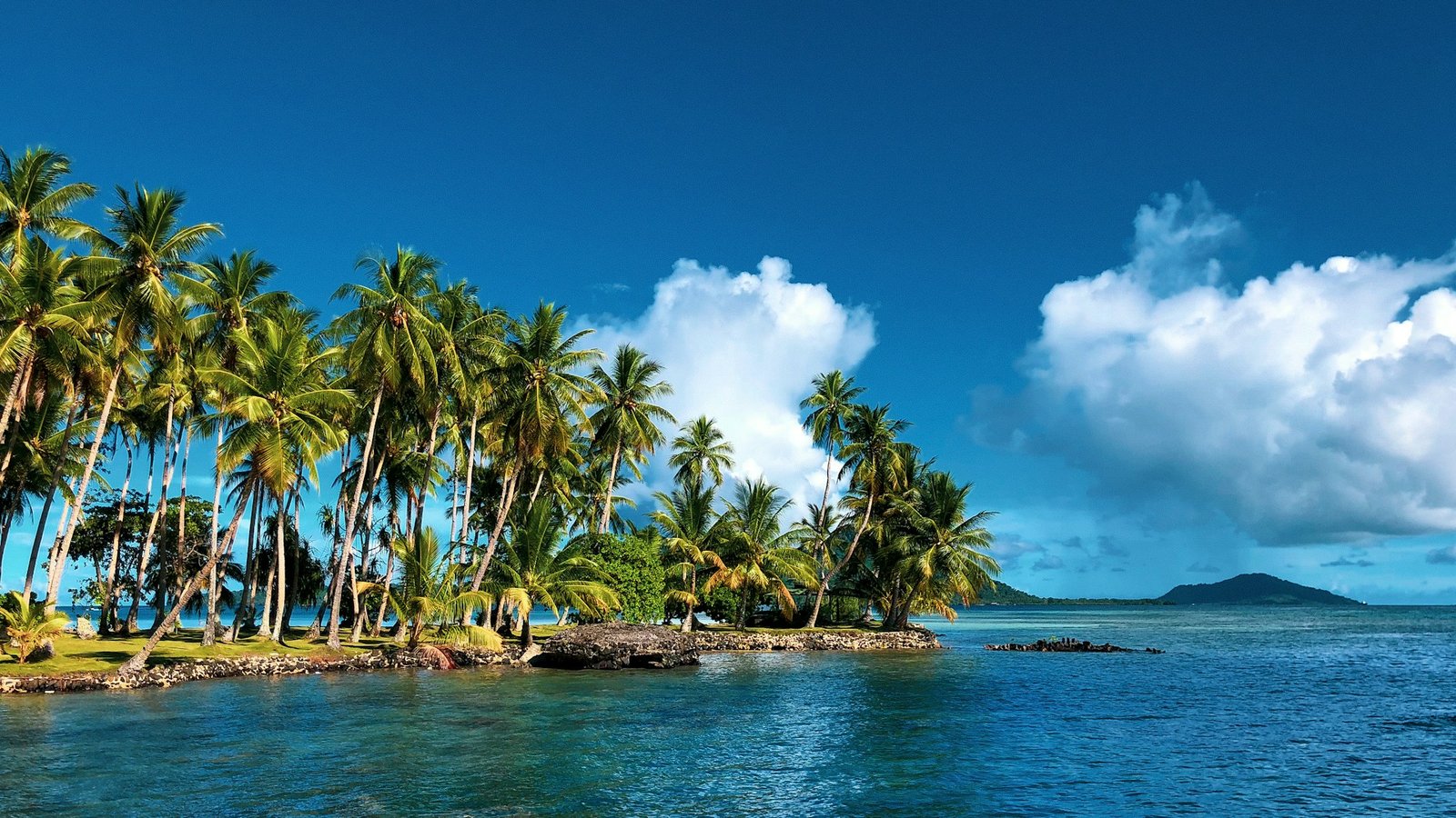 marek-okon-chuuk island-unsplash