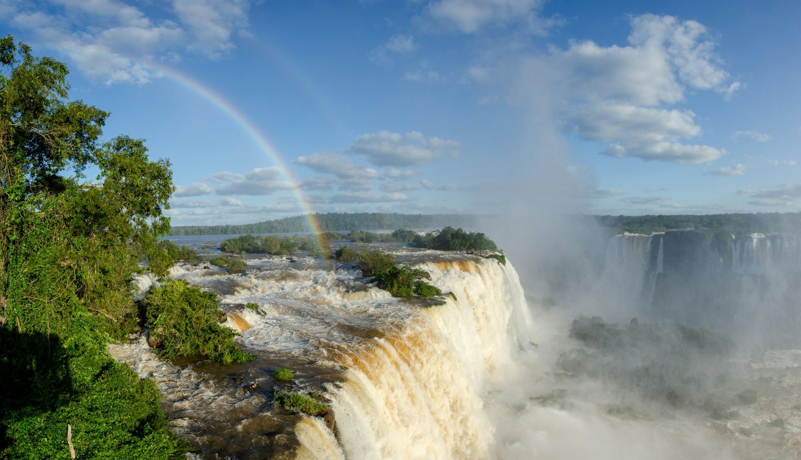 nadine-marfurt-iguazu-falls-unsplash
