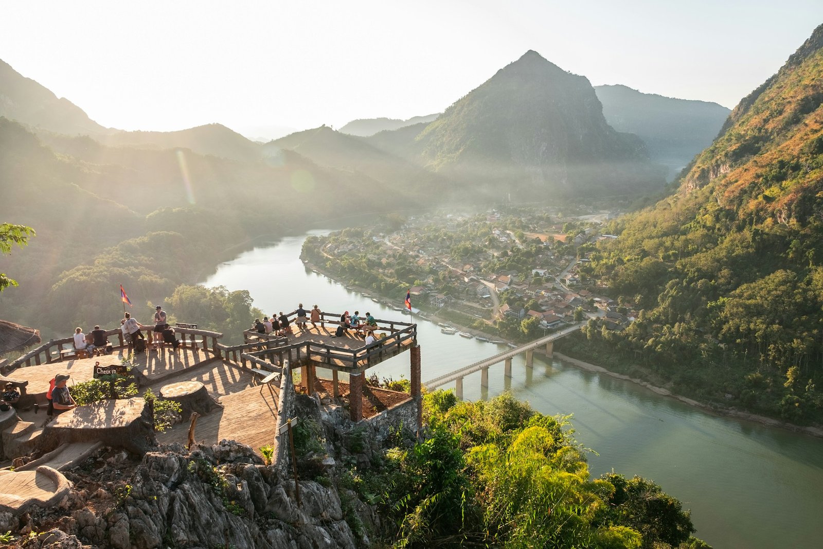 teodor-kuduschiev-laos-unsplash