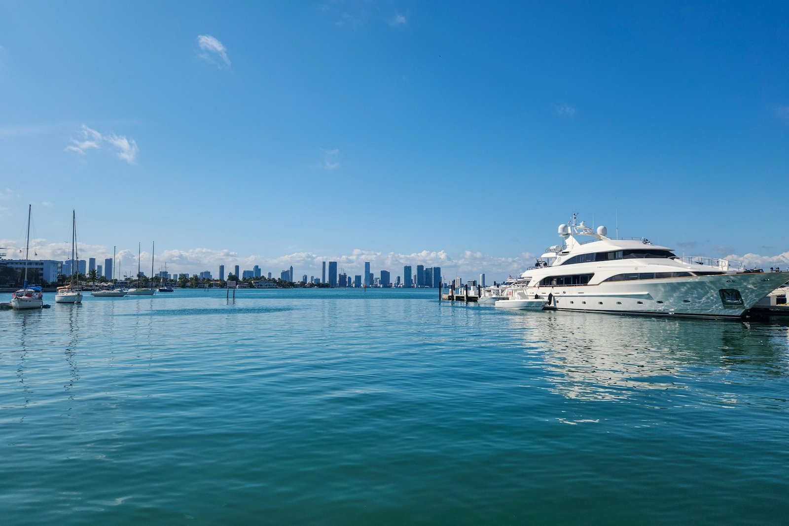 zoshua-colah-DHh-maiami-port-unsplash