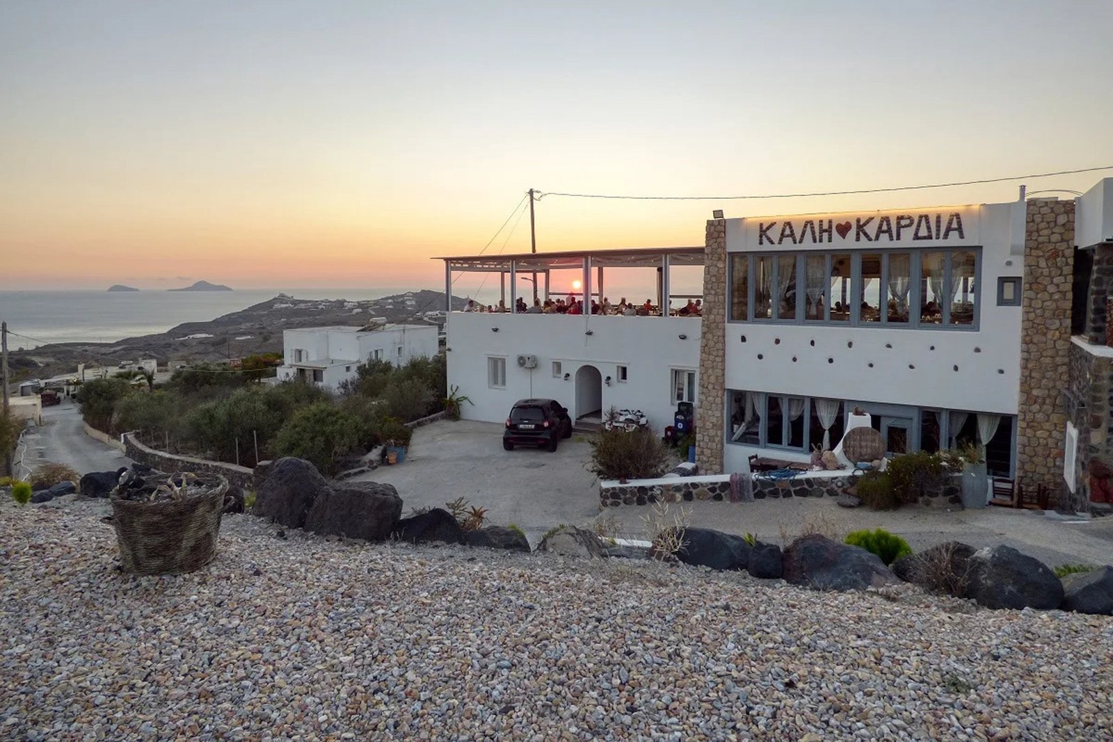 The Good Heart Restaurant –  Η γυναίκα-θρύλος της Σαντορίνης