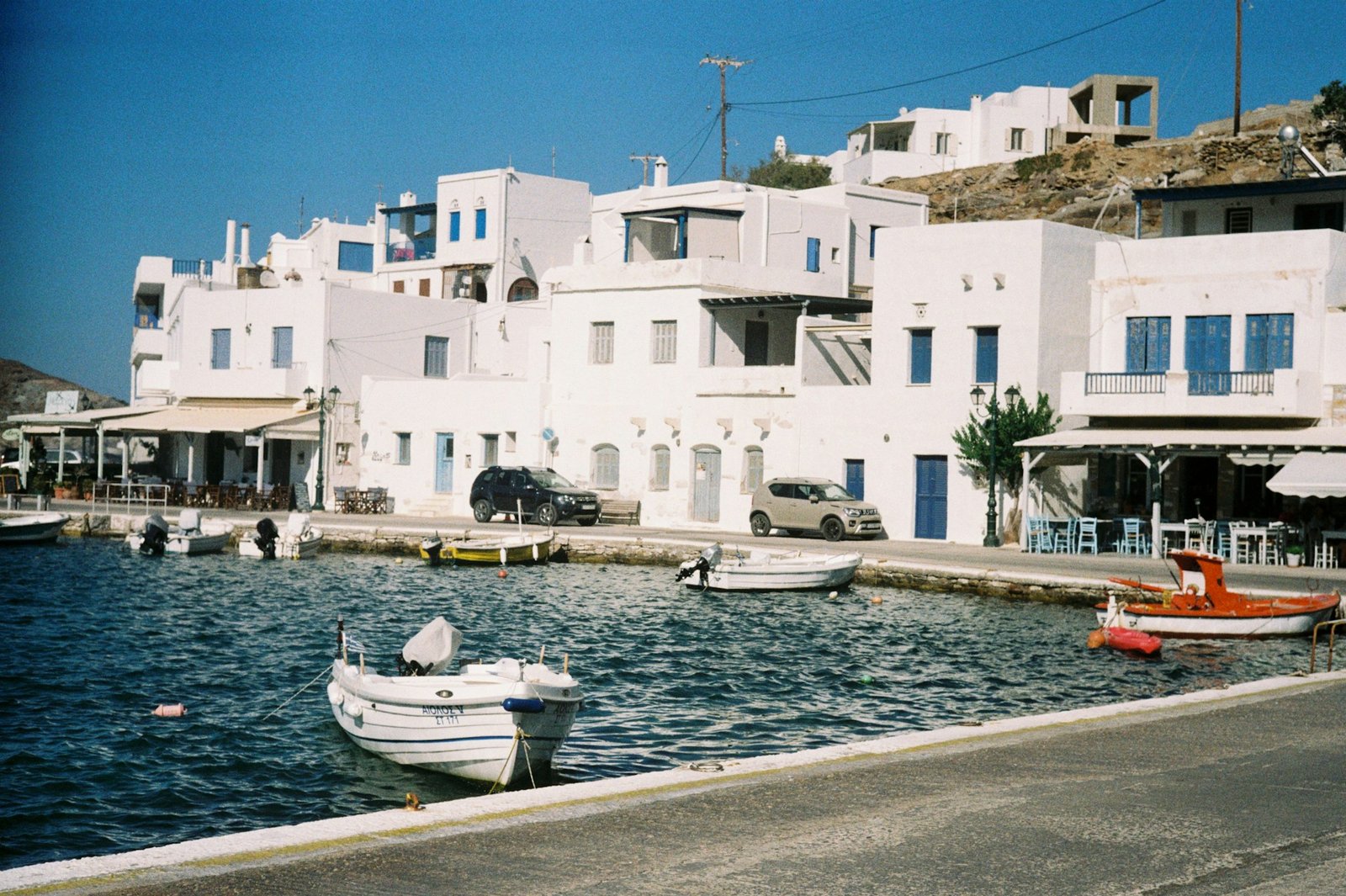 ana-maria-stancu-tinos-unsplash