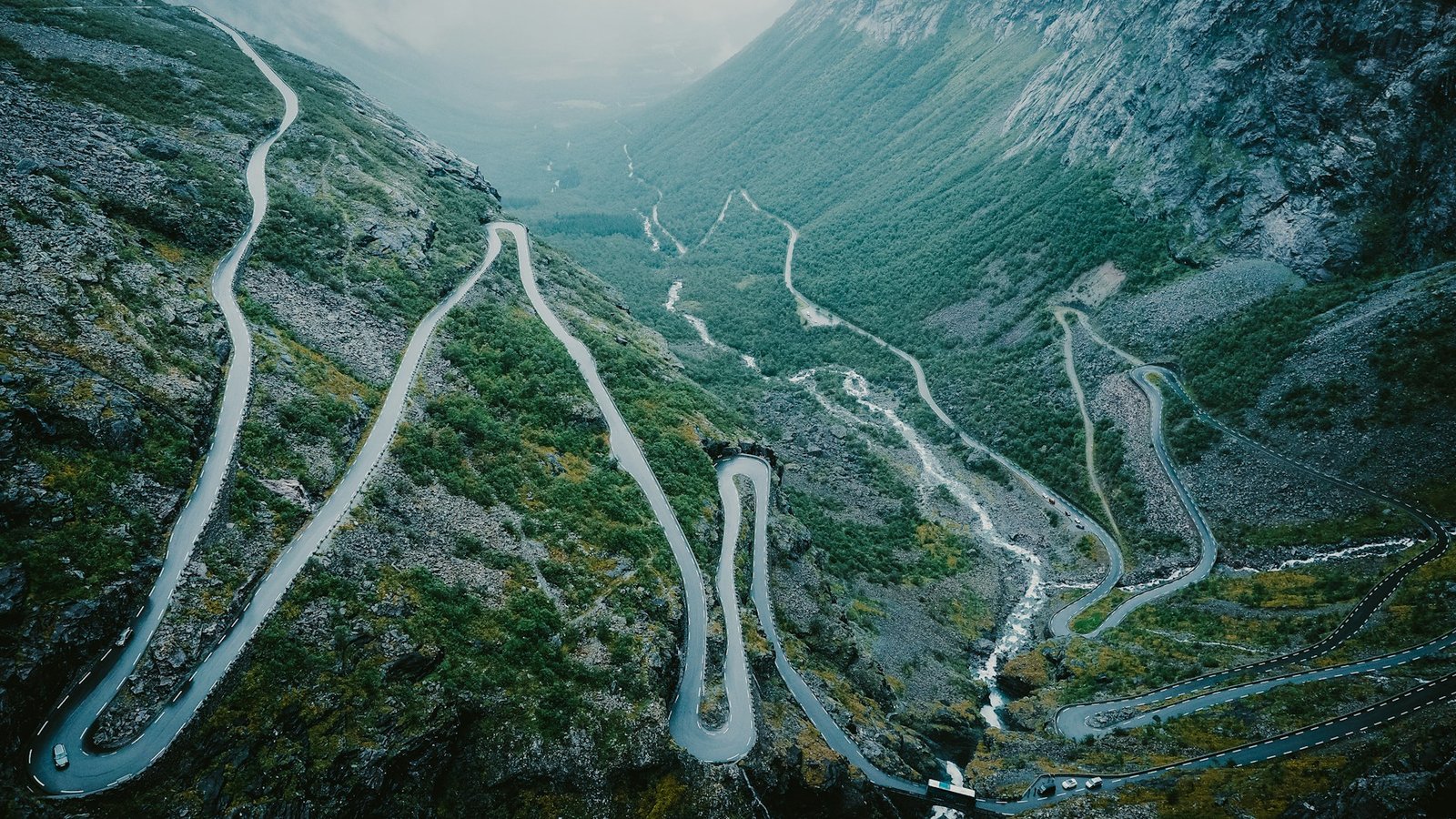 anthony-tan-Trollstigen-unsplash
