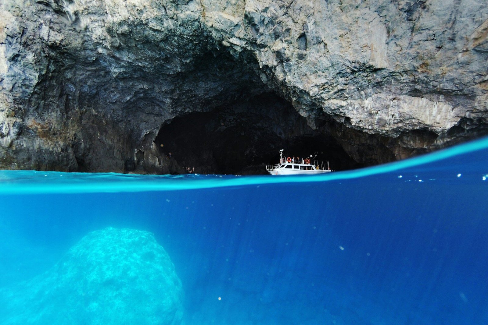 august-politis-kythira-unsplash
