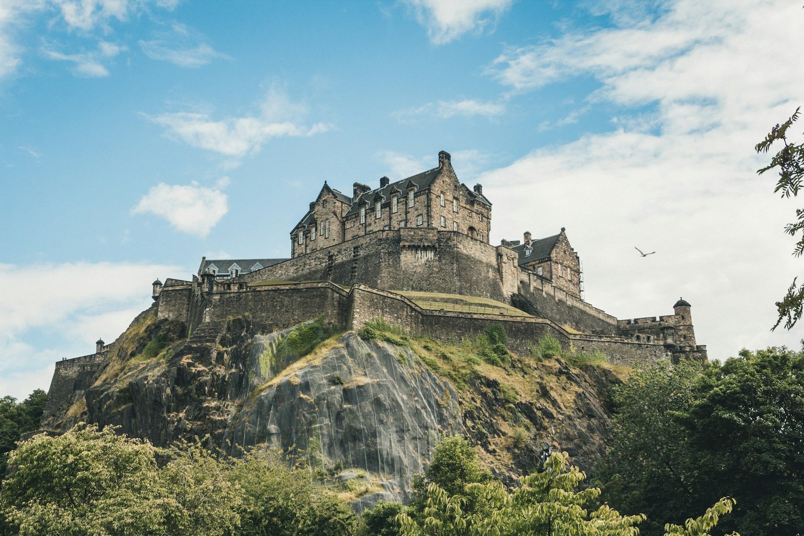 jorg-angeli-edinburgh-unsplash