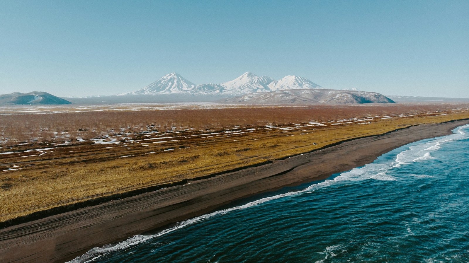 alex-glebov-Kamchatka-unsplash