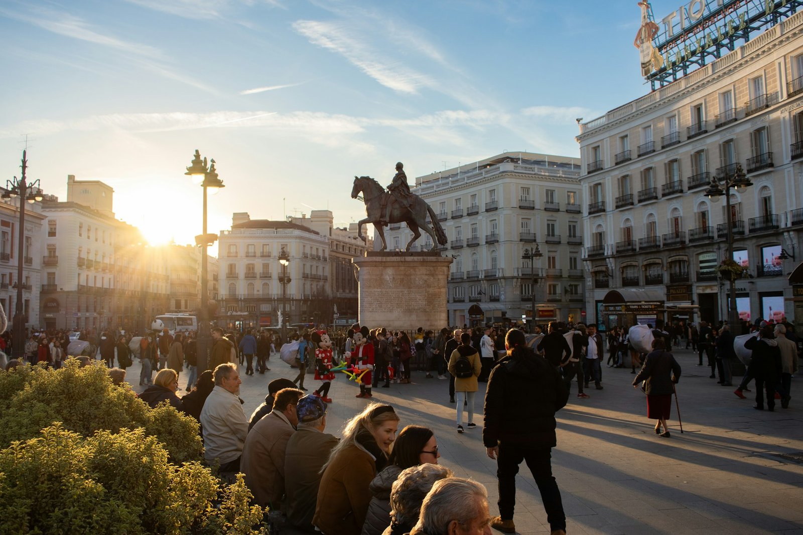 alex-moliski-Puerta del Sol-unsplash