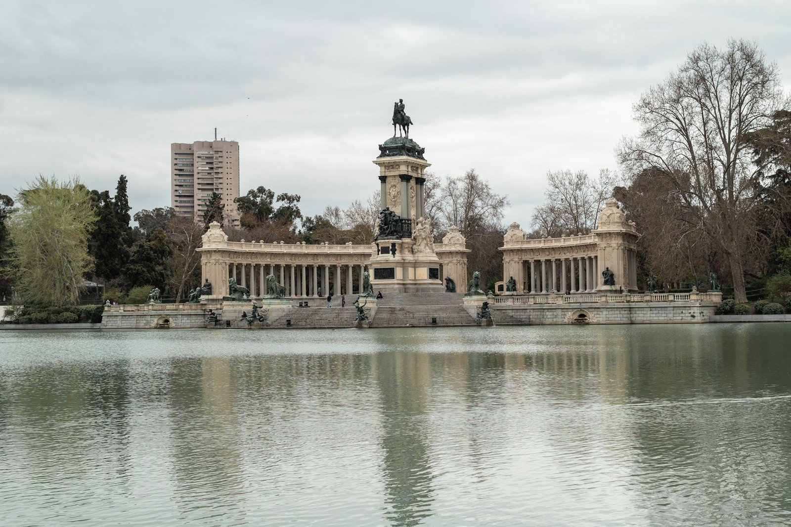 alex-quezada-Retiro-unsplash