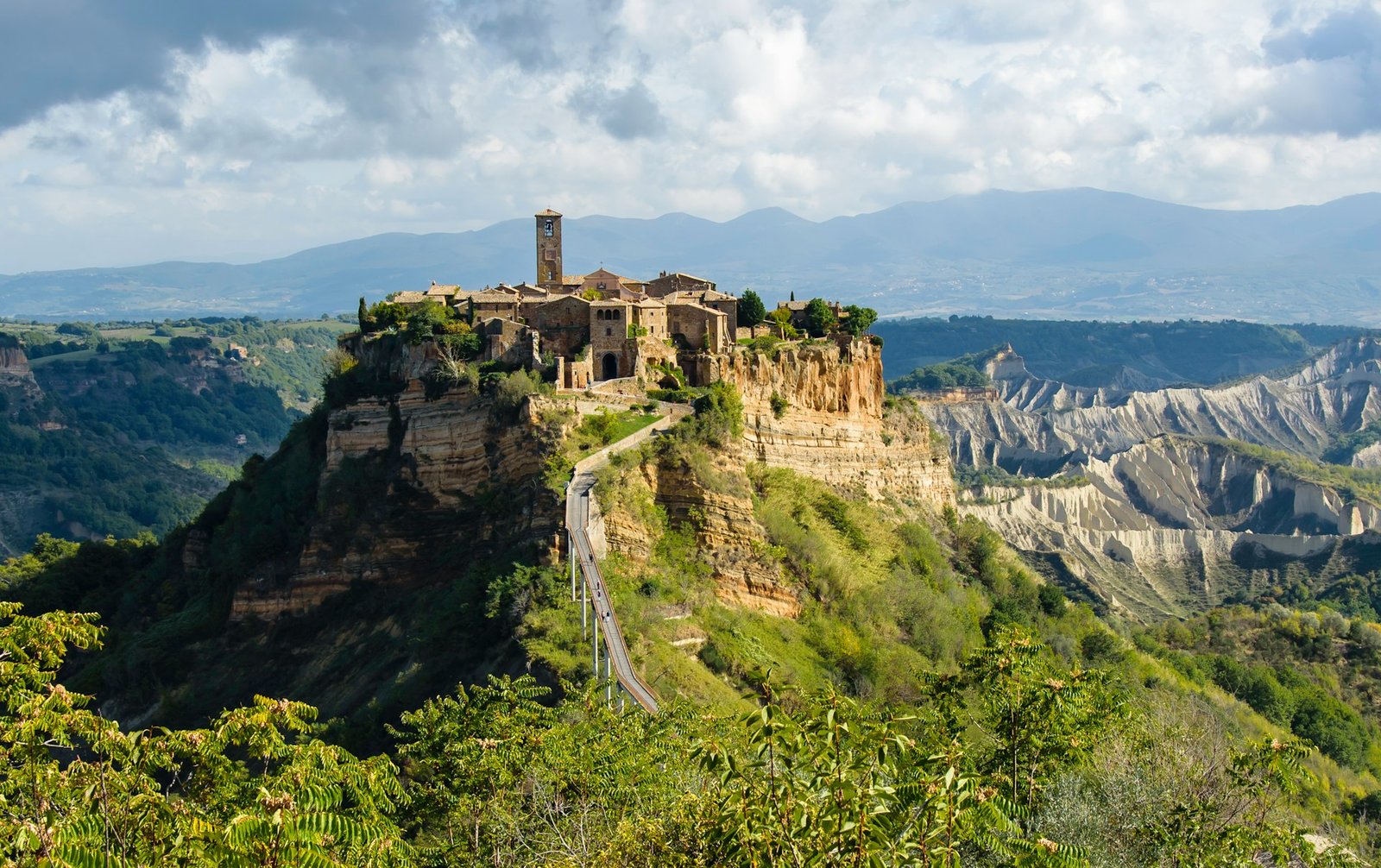 catherine-kerr-Civita di Bagnoregio–unsplash