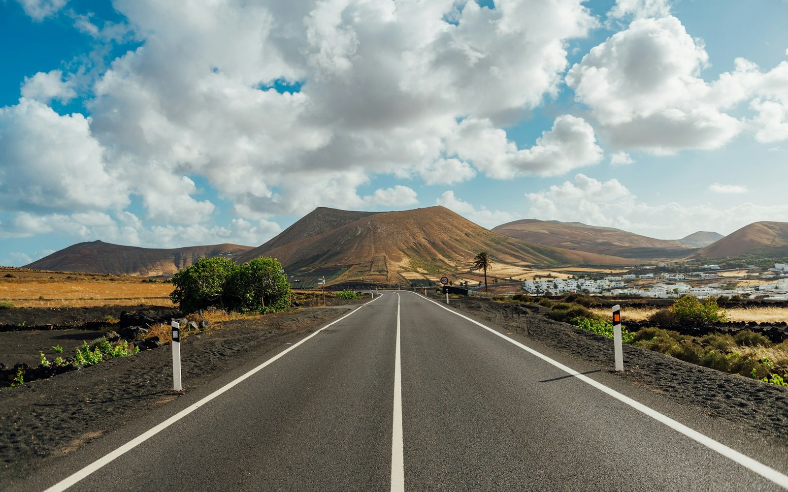 daniil-sliusar-Lanzarote-rM-unsplash
