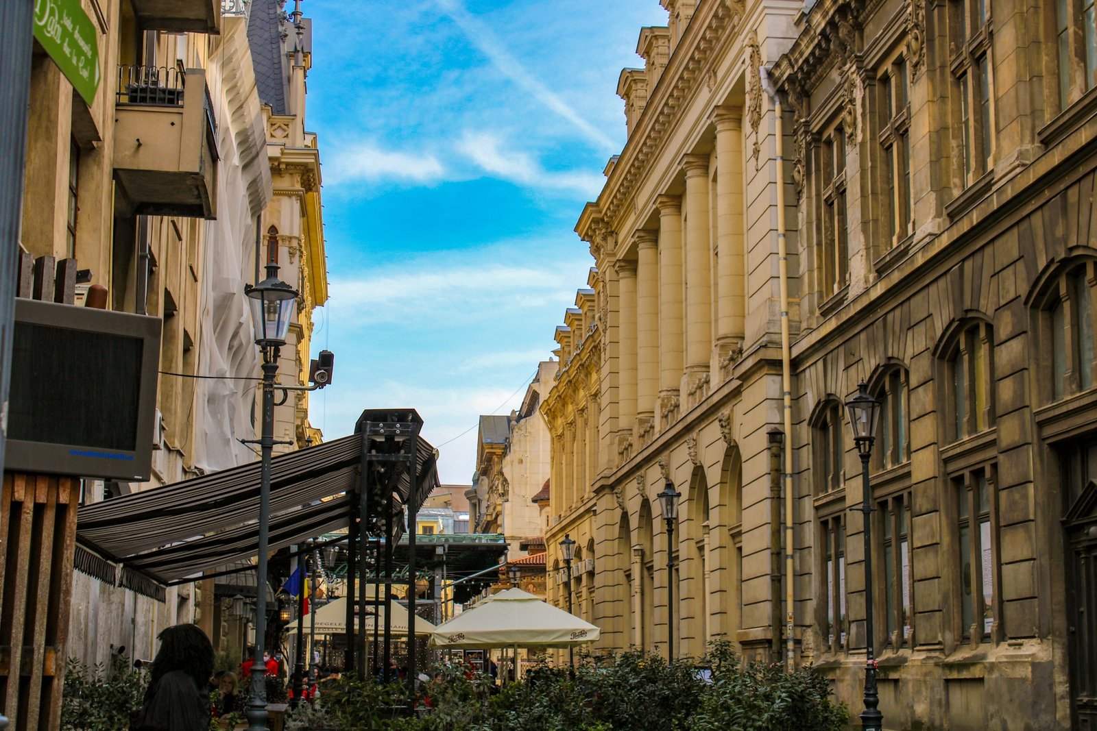 david-pupaza-bucharest-unsplash