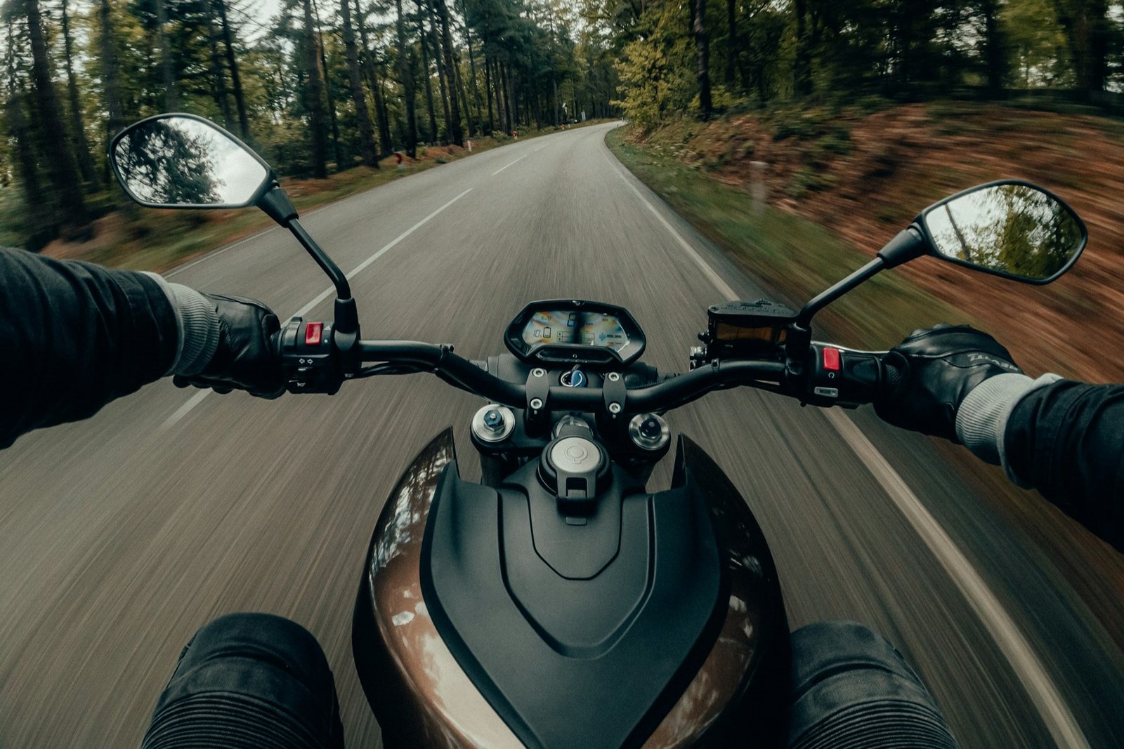 gijs-coolen-motor-travel-unsplash