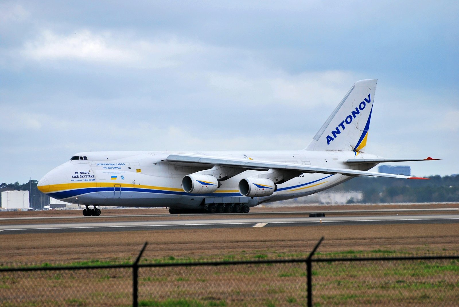 henry-siismets-Antonov An-225-k-unsplash