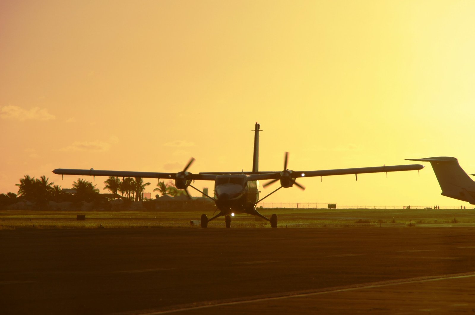 holger-woizick-Princess Juliana International Airport-unsplash