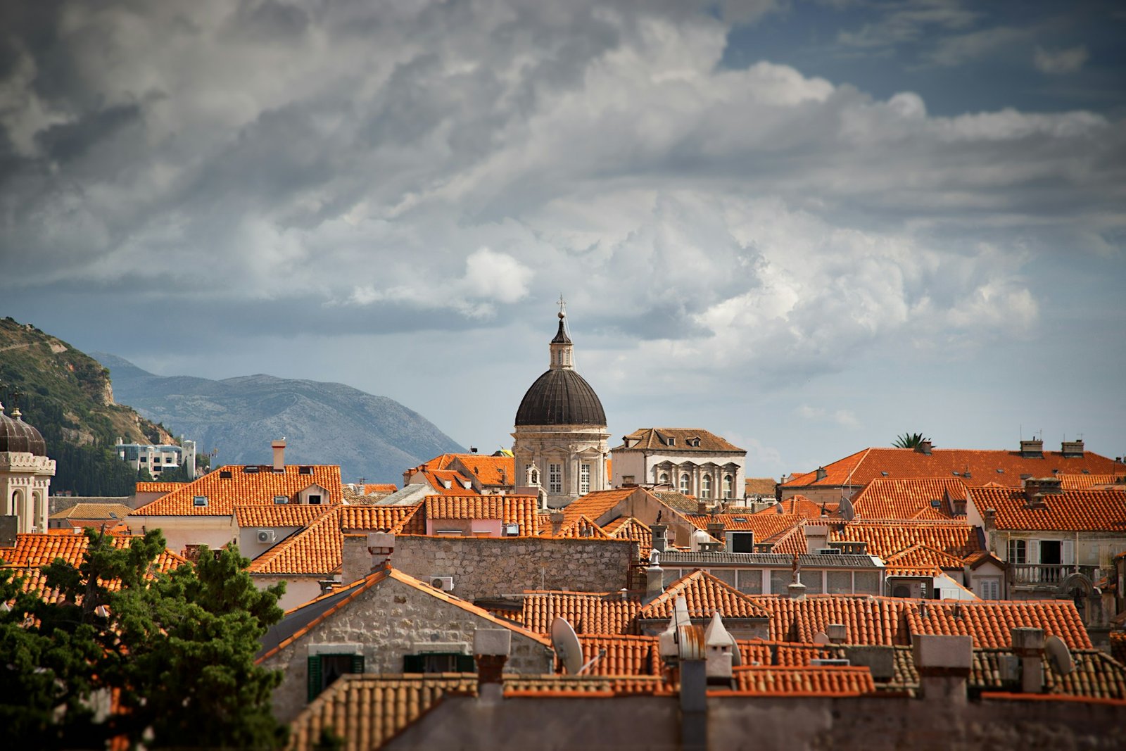 jonathan-smith-vis croatia-SI-unsplash