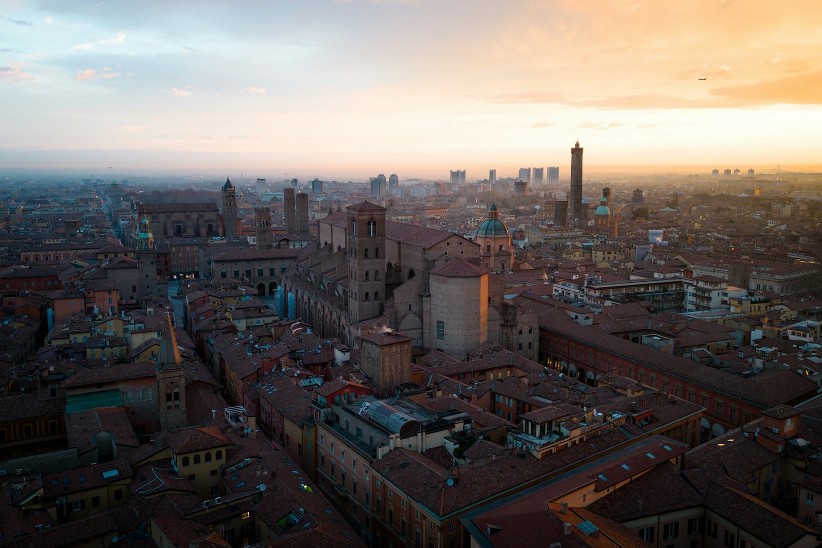 joshua-kettle-bologna-unsplash