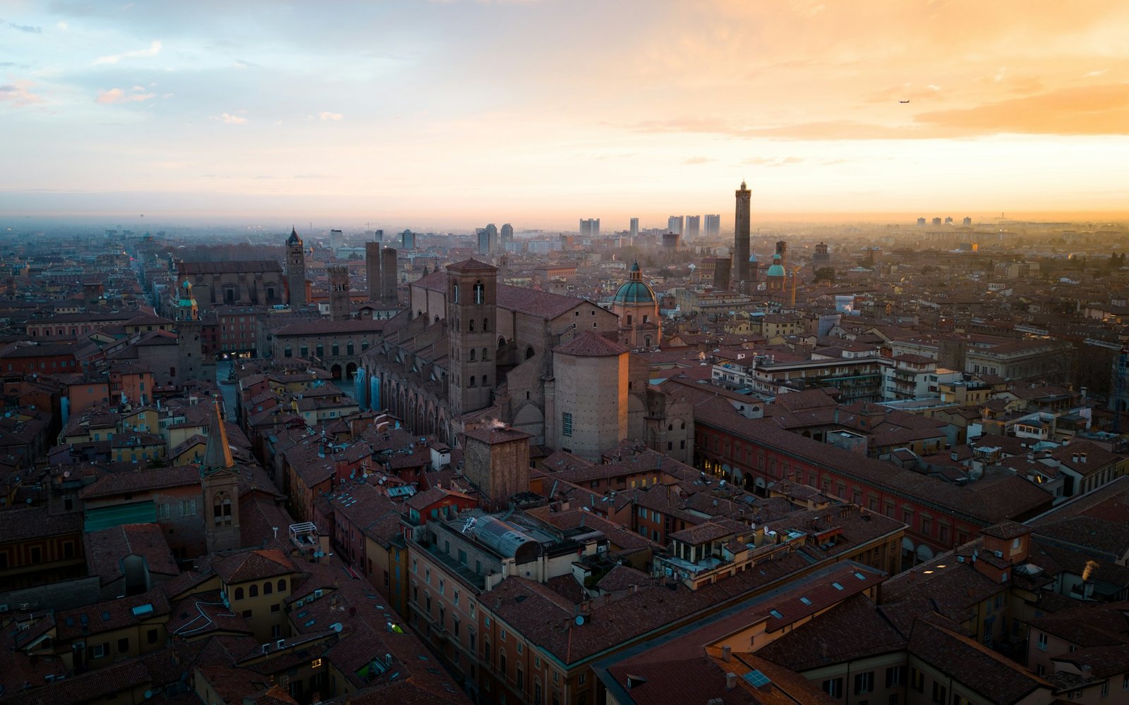 joshua-kettle-bologna-unsplash