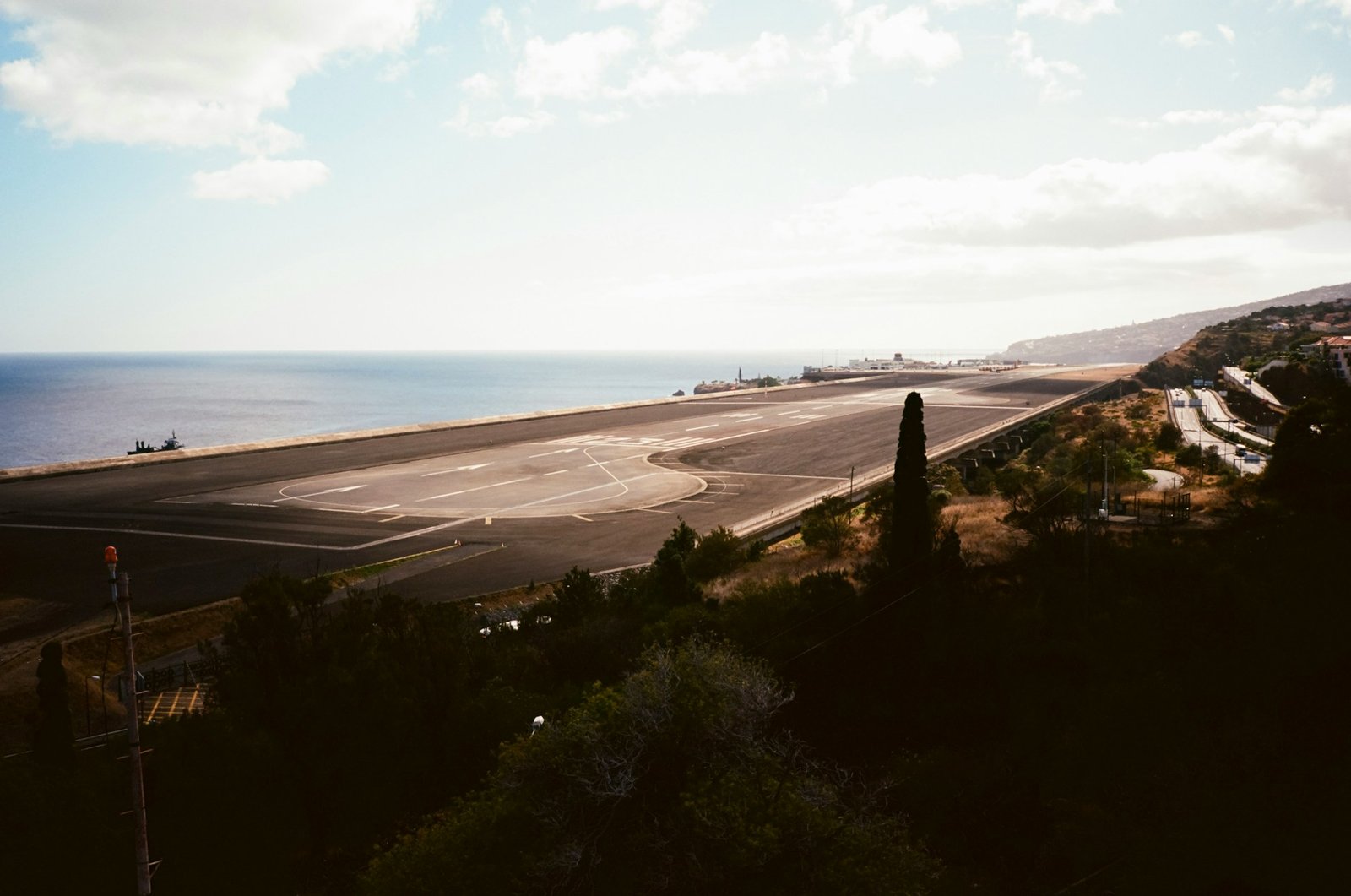 julian-guttzeit-madeira airport-unsplash