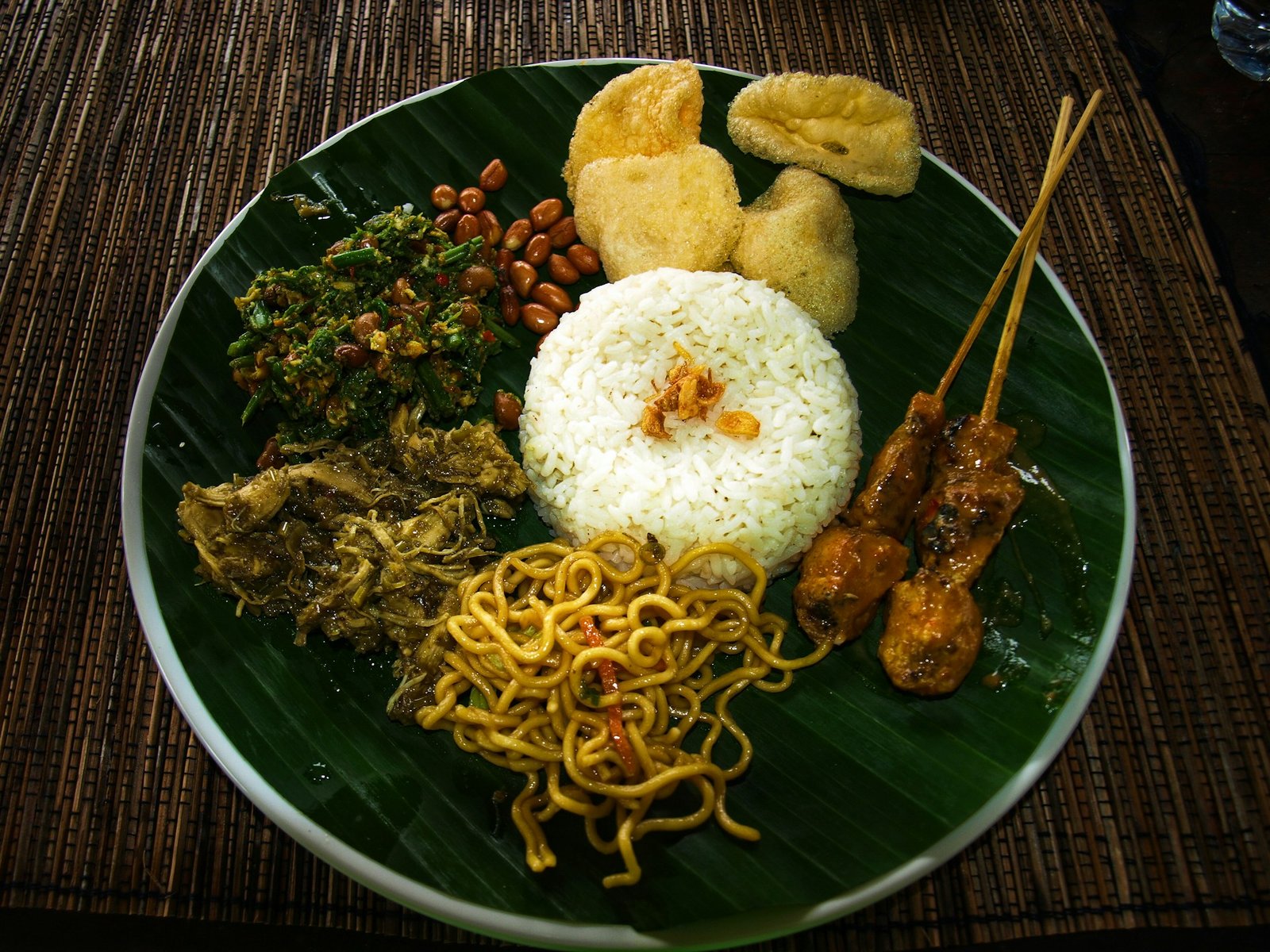 ludo-poire-indonesia-unsplash