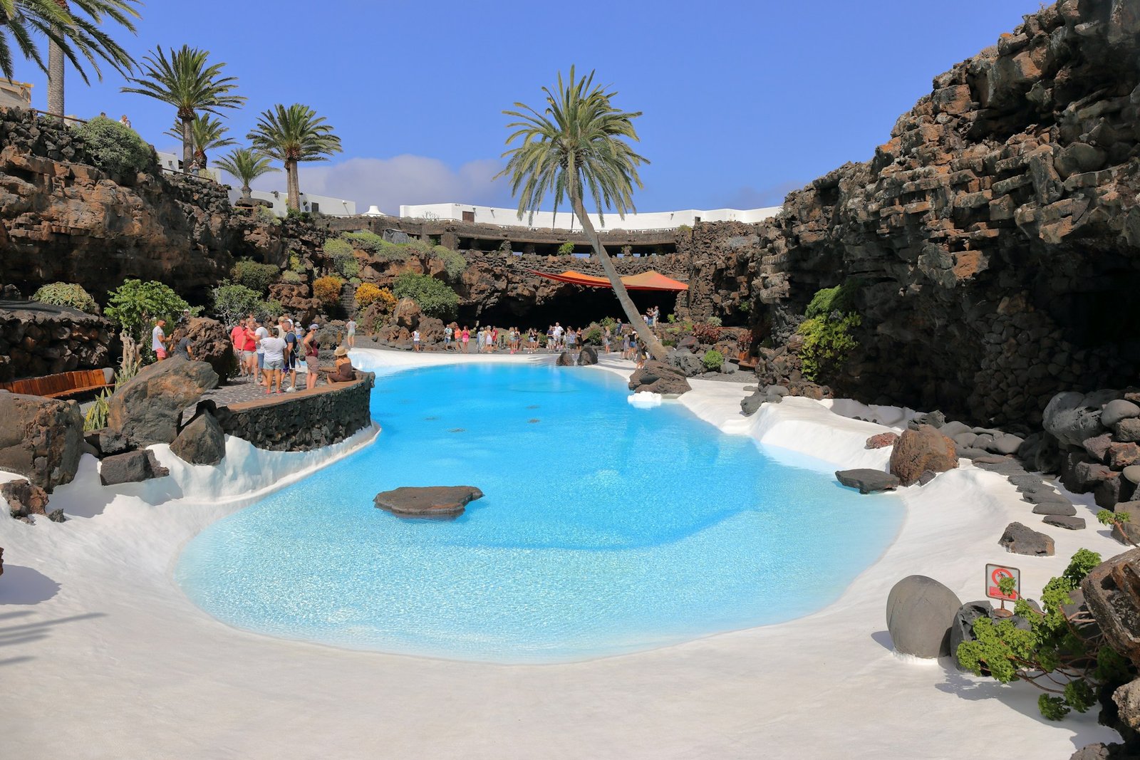 martin-woortman-Jameos del Agua-unsplash