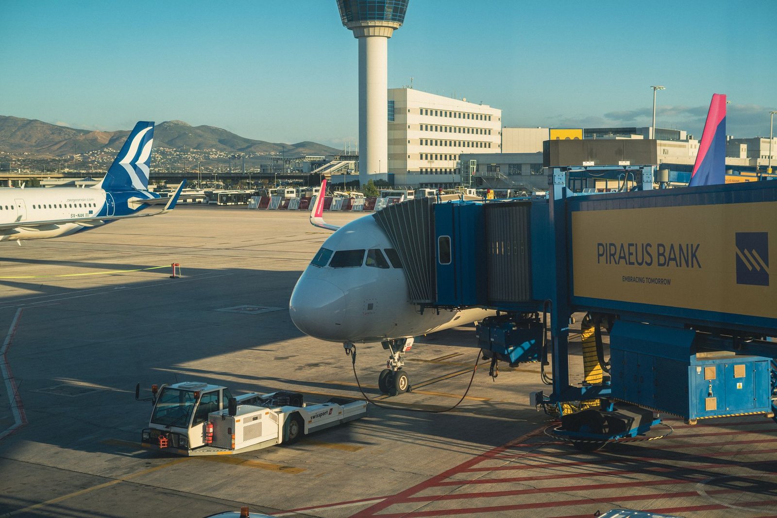 Σπάνε όλα τα ρεκόρ τα ελληνικά αεροδρόμια – Πάνω από 60 εκατ. επιβάτες σε 8 μήνες, τι συμβαίνει στο «Ελ. Βενιζέλος»