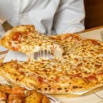 Πίτσα Μαργαρίτα: Η ιστορία μιας βασίλισσας, τριών χρωμάτων και της Νάπολης που χάρισε στον κόσμο την πιο διάσημη πίτσα