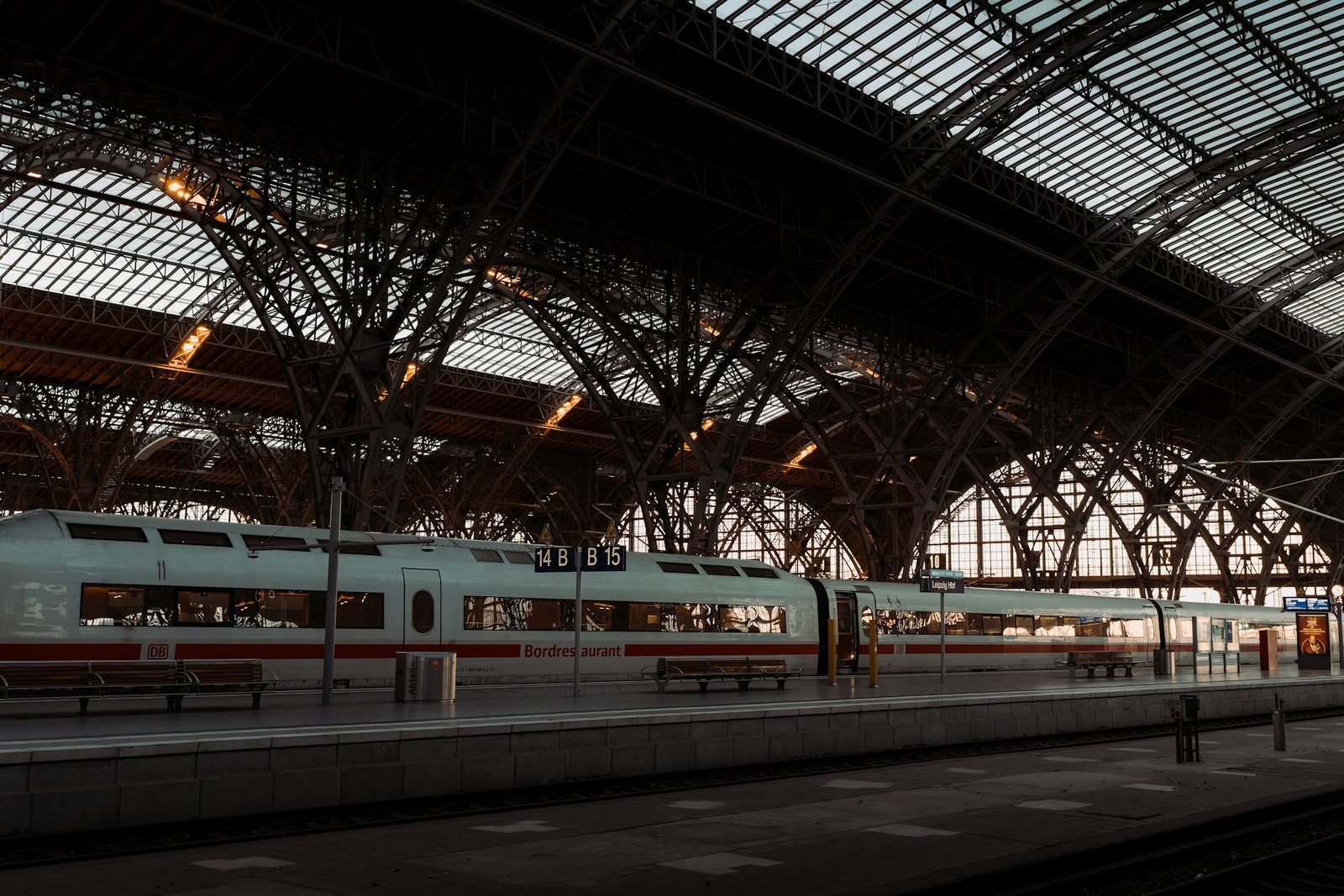todor-dimov-night-train-unsplash