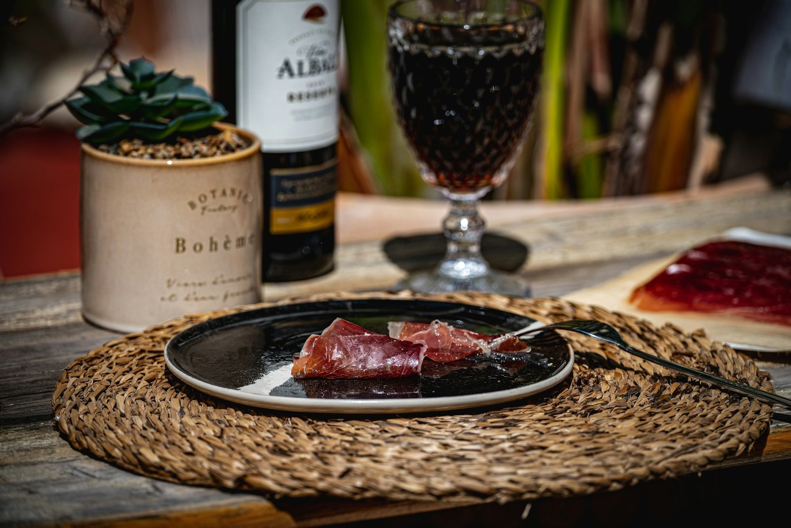 yunwei-song-jamón ibérico-unsplash