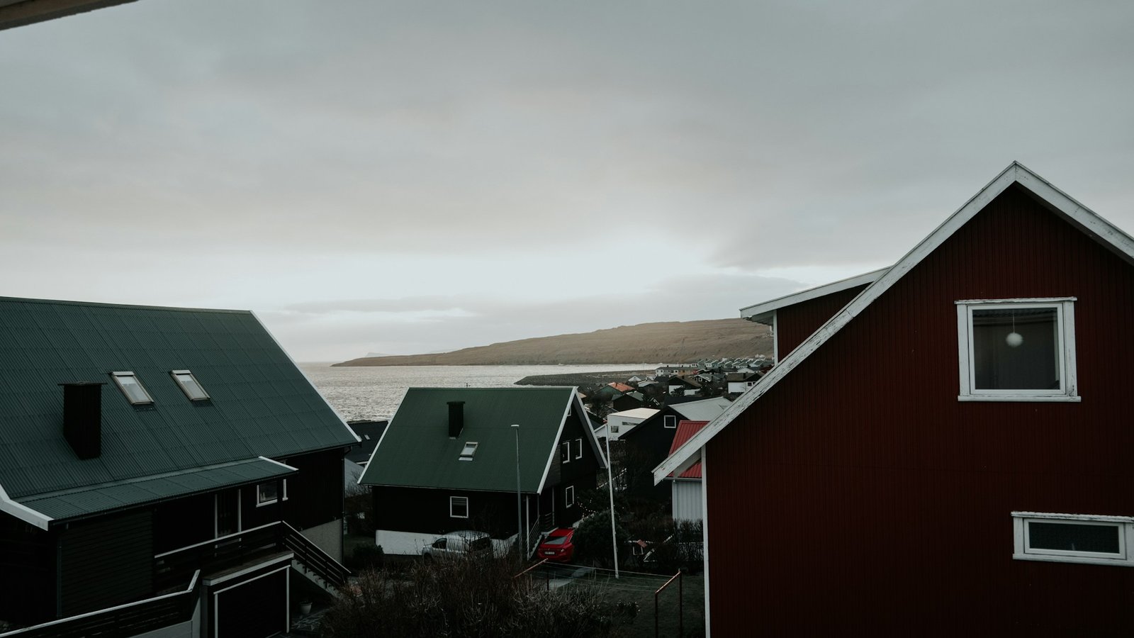 alex-ghiurau-TÓRSHAVN-unsplash