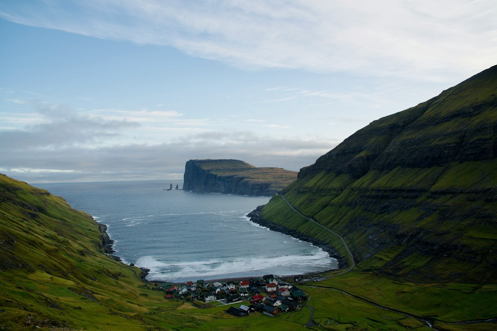 andy-arbeit-TJØRNUVÍK-unsplash