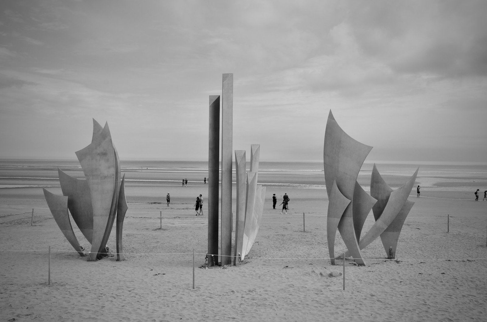 david-hohl-omaha-beach-unsplash