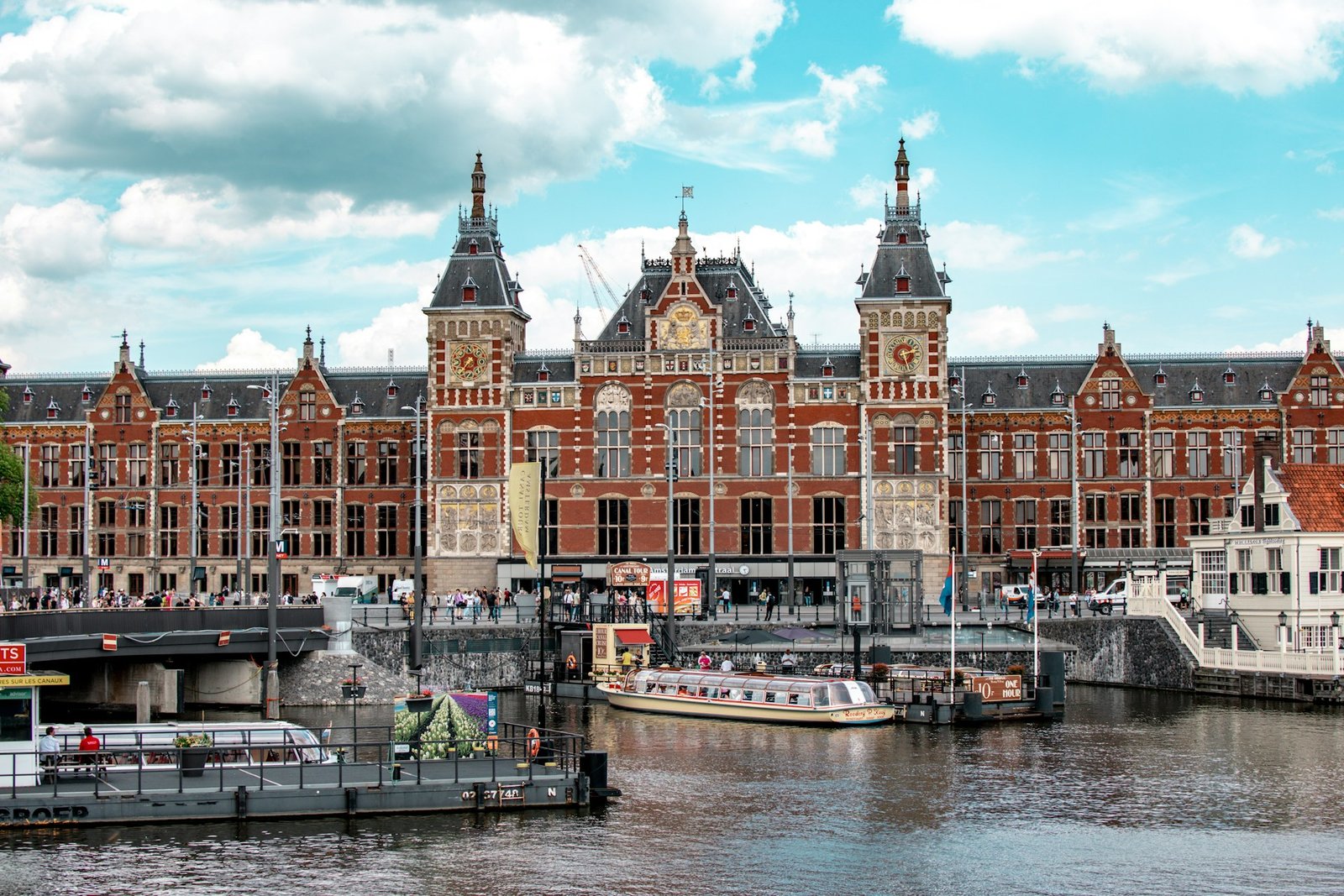 jakub-gigler-Amsterdam Centraal-unsplash