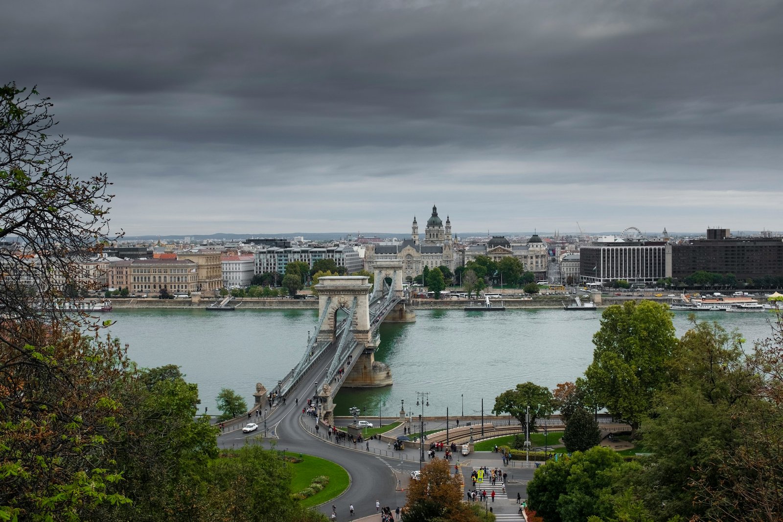 koen-van-engelen-budapest-unsplash