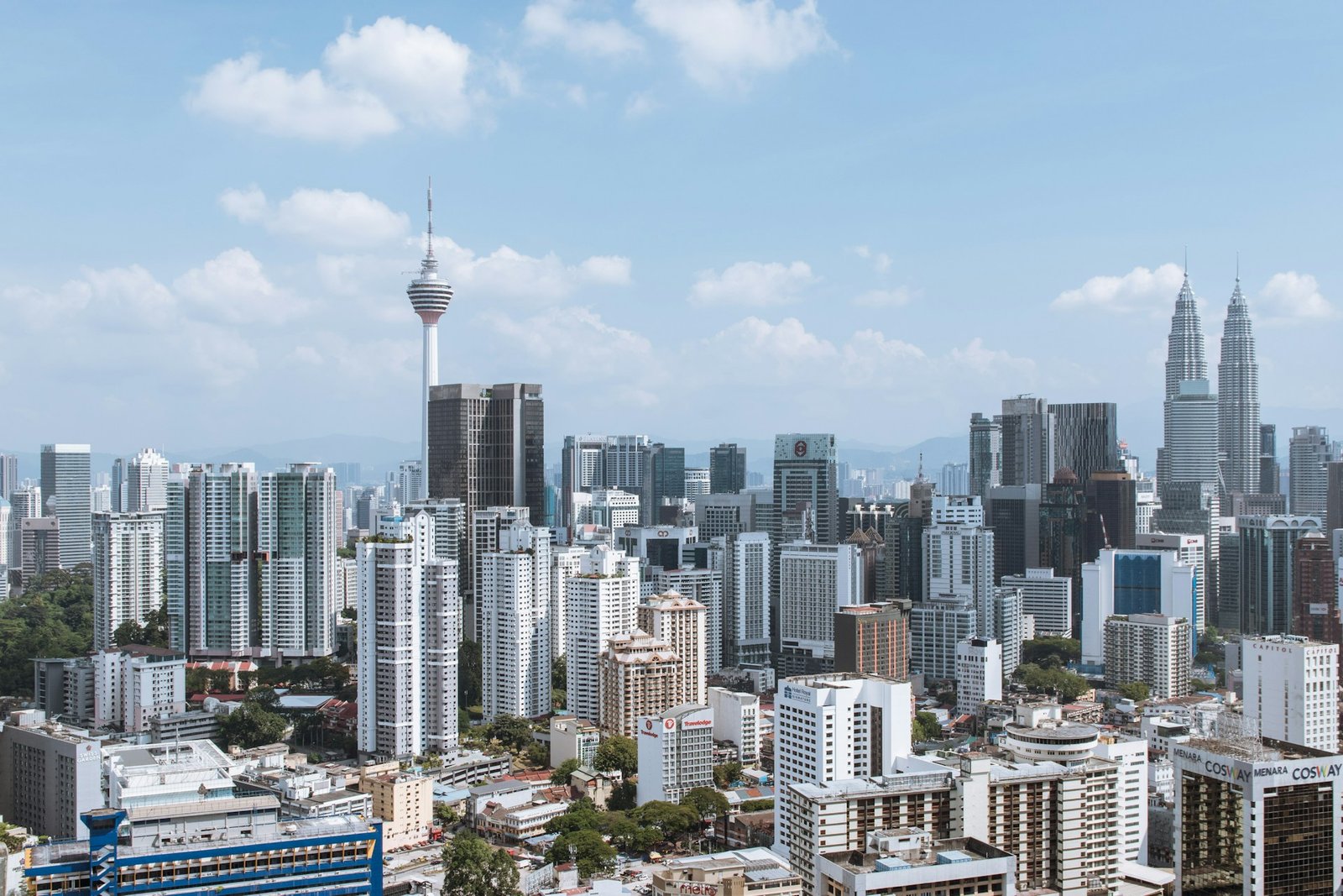 neil-daftary-KL Tower-unsplash