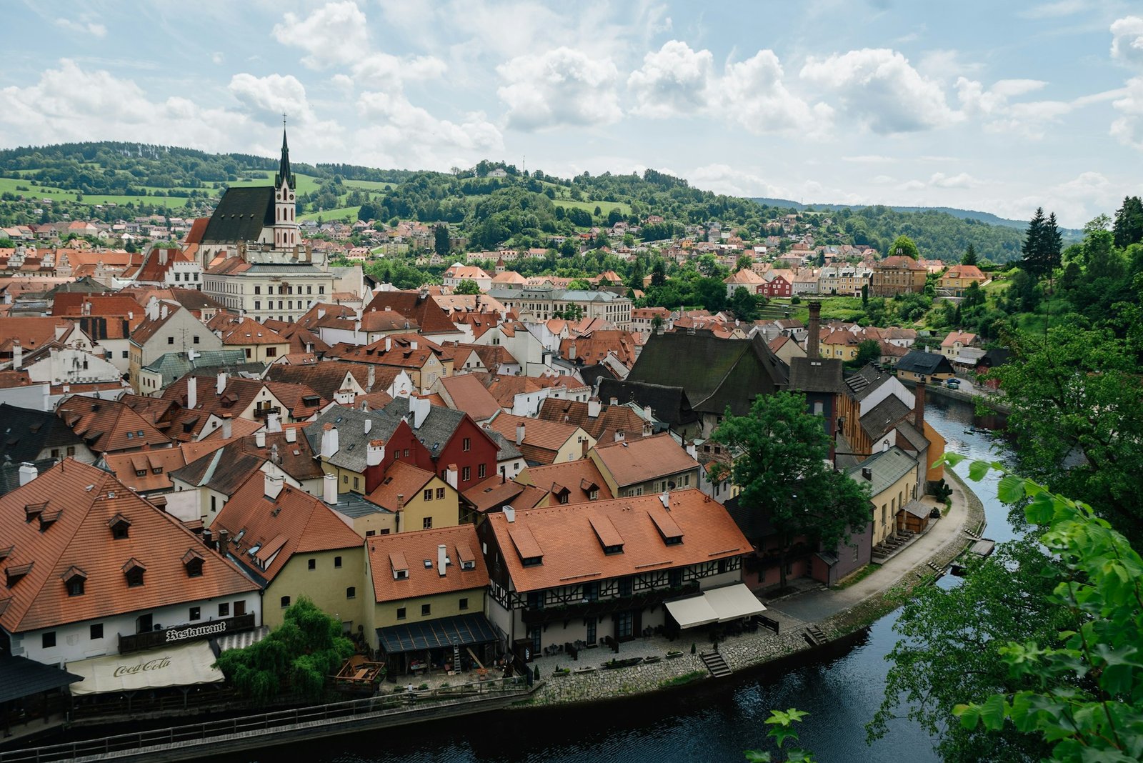 nick-night-Český Krumlov-unsplash