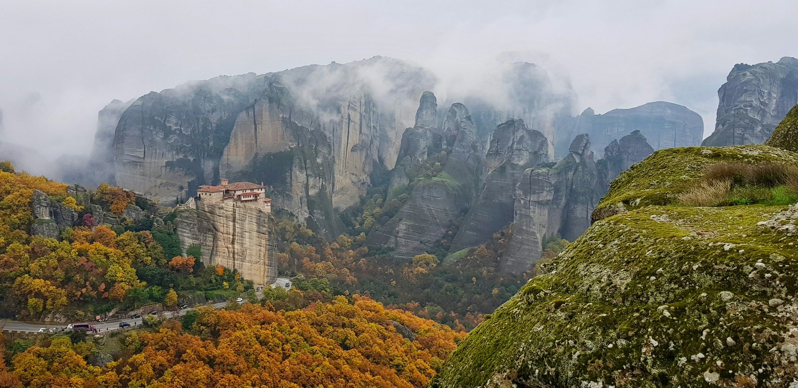 nikos-kavvadas-mteora-unsplash