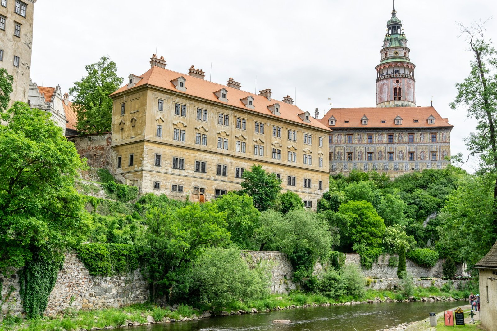 prashant-český krumlov castle-g9fDT25vR3k-unsplash