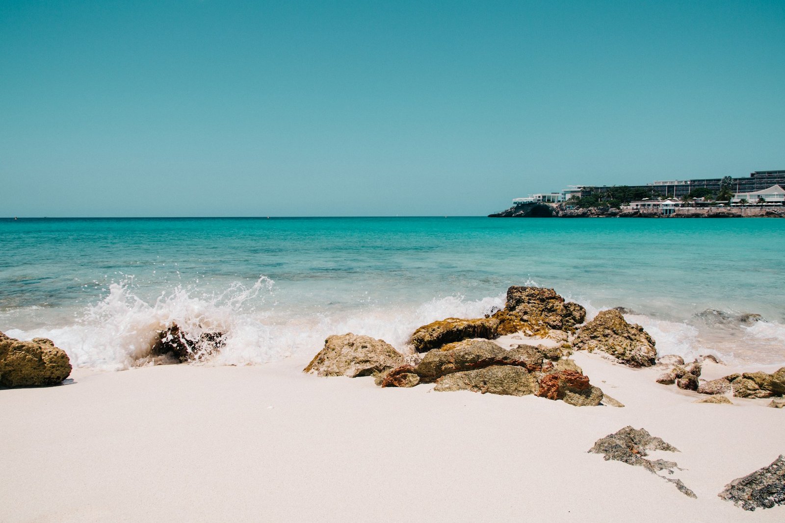 rajvinder-singh-maho-beach-unsplash