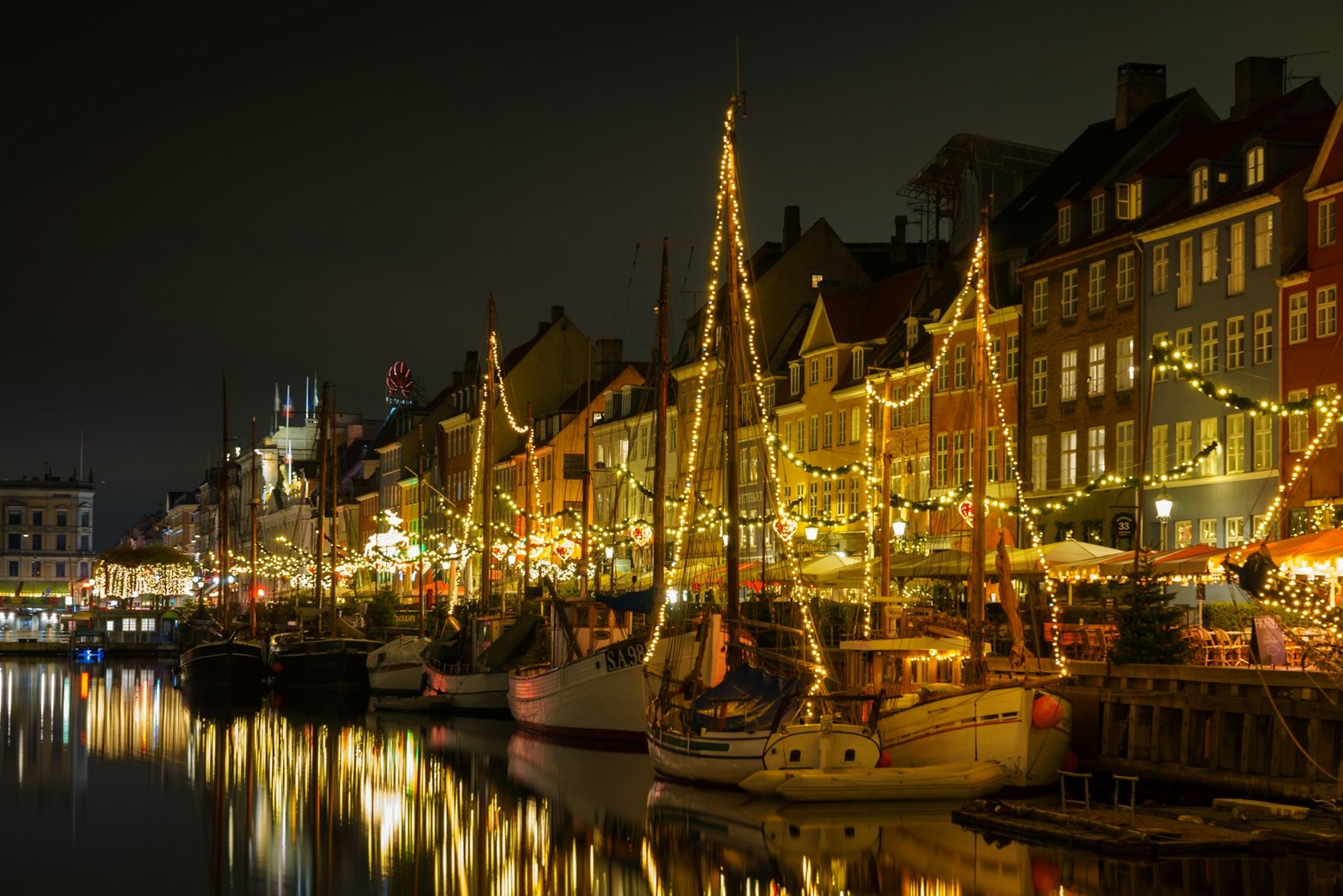 razvan-mirel-uL-copenhagen-christmas-unsplash