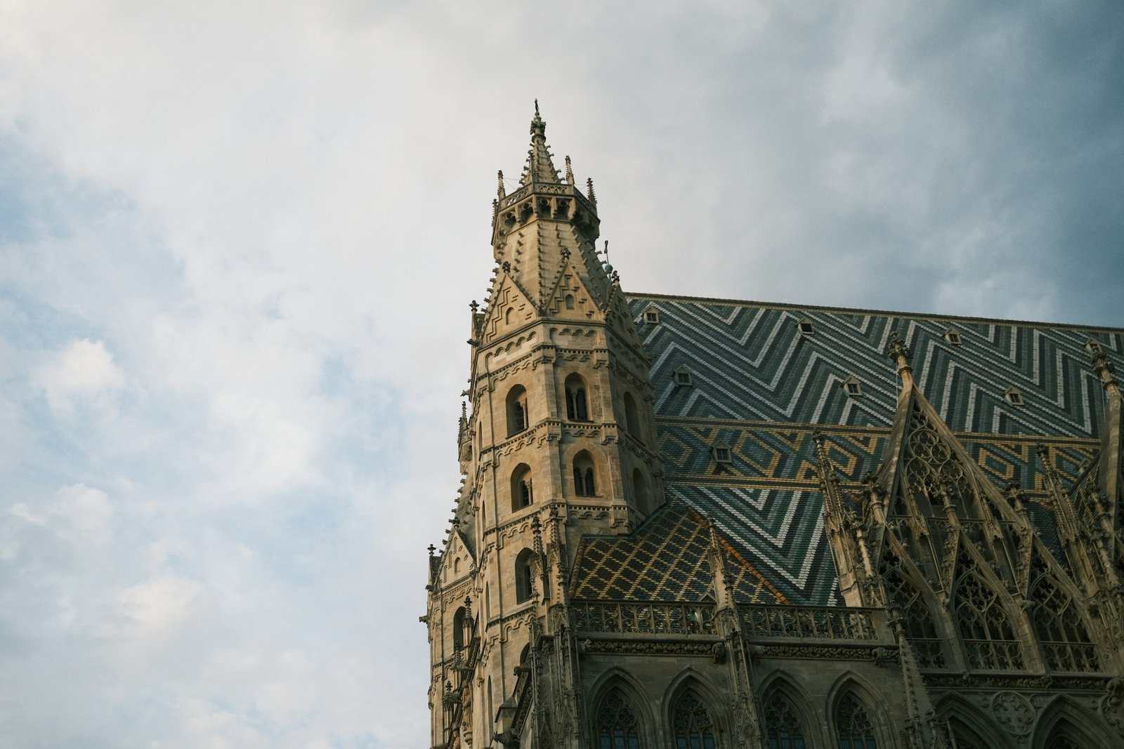 soorej-jones-rtrfTQ-Stephansplatz-unsplash