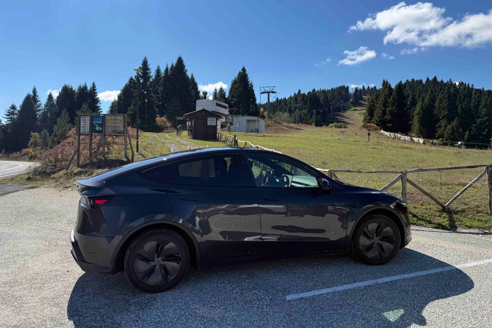 FATSABOOK & TESLA MODEL Y: ΑΠΟΓΕΙΩΣΗ ΣΤΑ ΤΡΙΚΑΛΑ