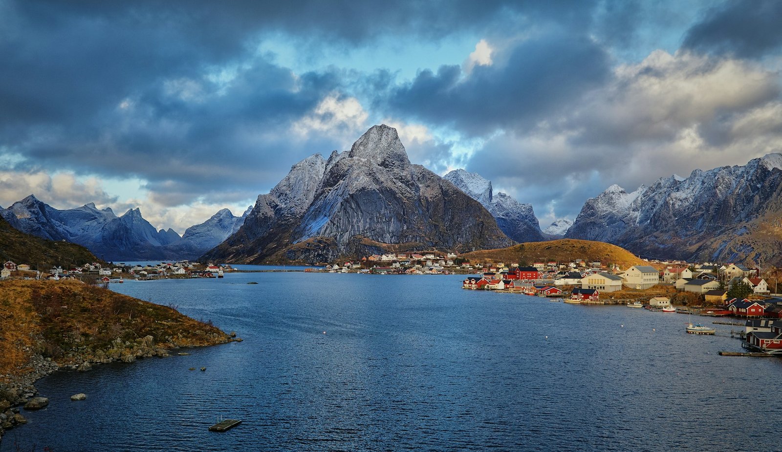 vidar-nordli-mathisen-Reinebringen-unsplash