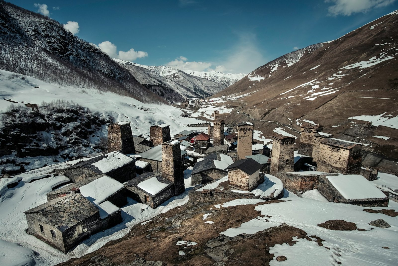 zoltan-tasi-Ushguli-unsplash